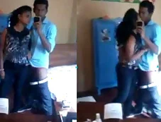 desi girlfriend sucking bf cock